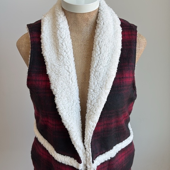 Maurices Plaid Sherpa Trim Vest Small NEW! - Picture 3 of 7